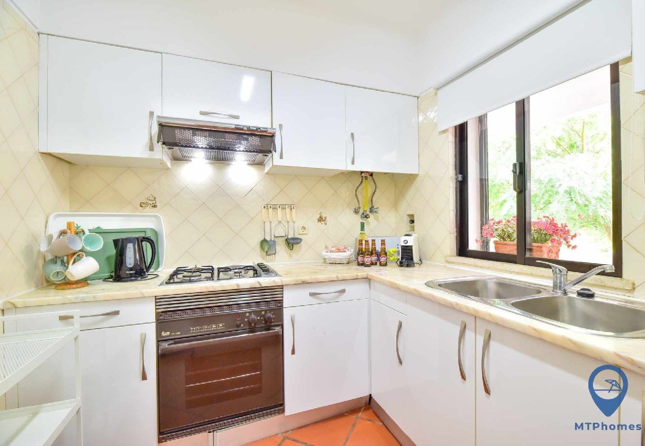 Apartamento em Olhos D´Água - Balaia Golf