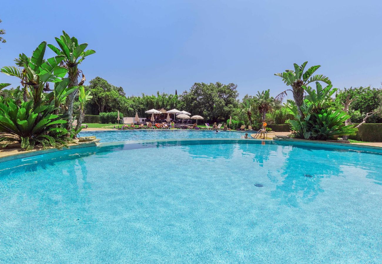 Apartamento em Olhos D´Água - Balaia Golf